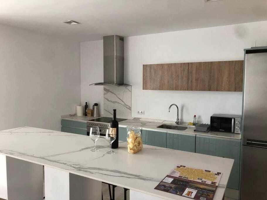 Alojamiento El Pez Casa Con Piscina Climatizada Villafranca de los Caballeros Exterior foto